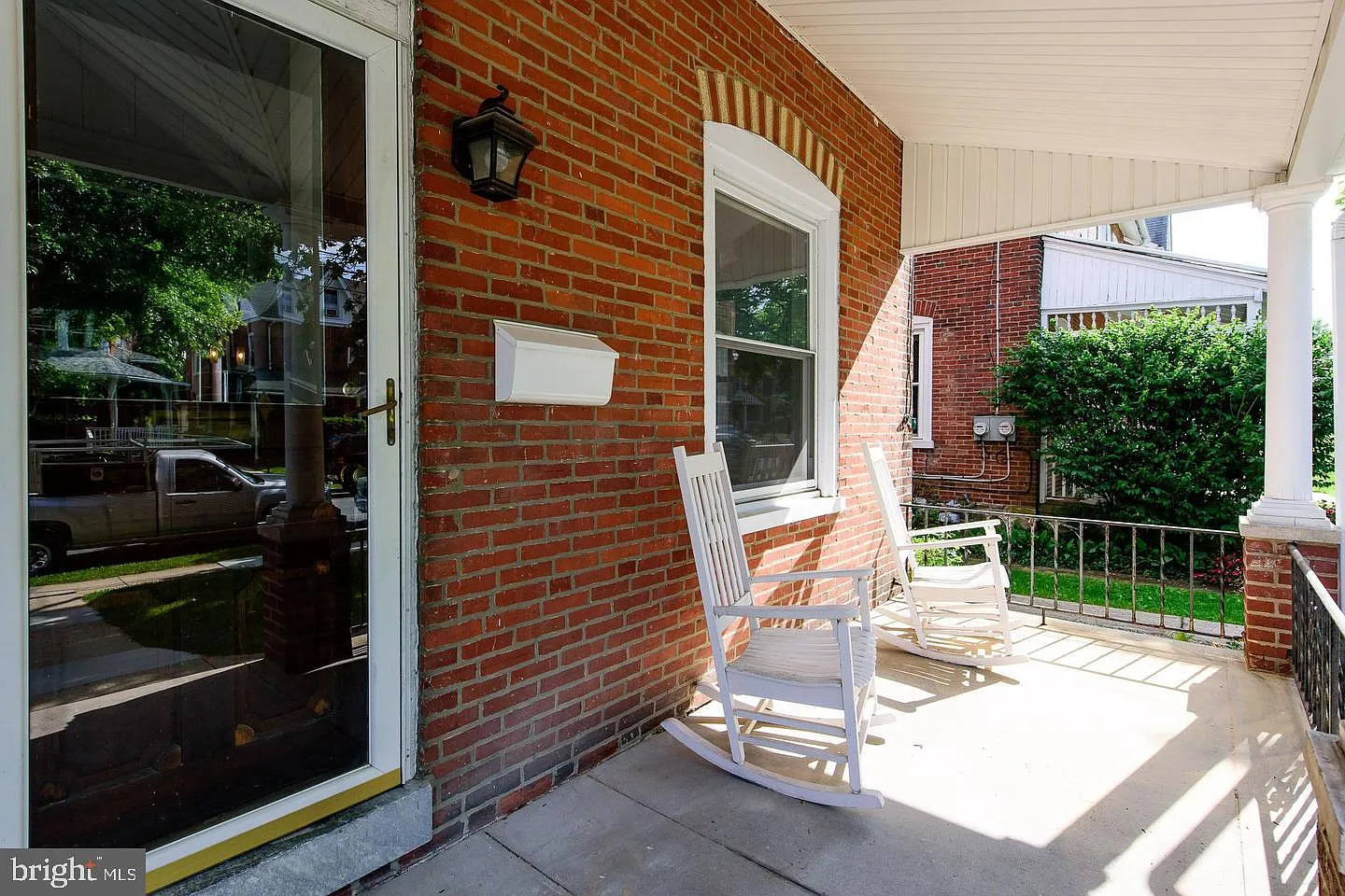 3 bed, 2.0 bath, 1636 sqft, $2,850 — Photo 2
