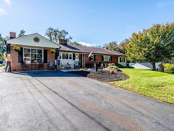 4th image of 385 Greenwell Ct
