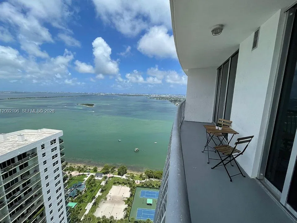 1750 N Bayshore Dr #4305