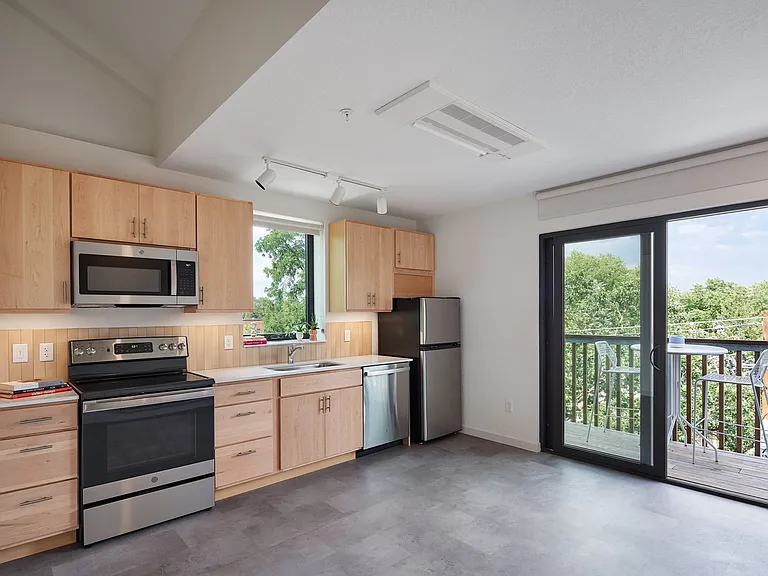 3333 Hennepin Ave — Photo 15