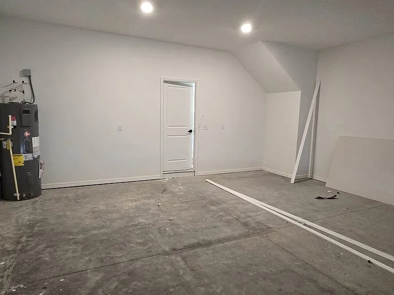748 Overpool Ave — Photo 3