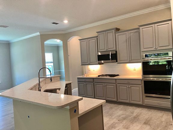 3rd image of 611 Enrede Ln
