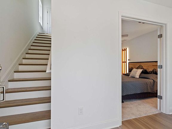 5th image of 305 Ridgewood Dr