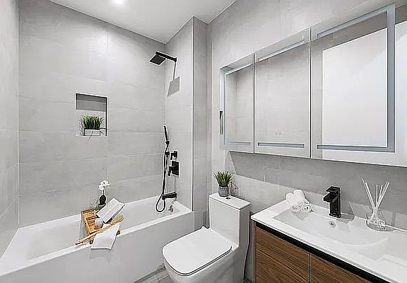 5th image of 88 Herbert St APT 4F