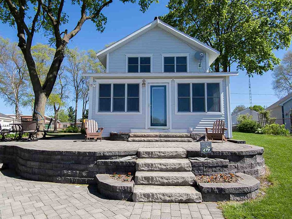 1st image of 211 N Lakeside Dr