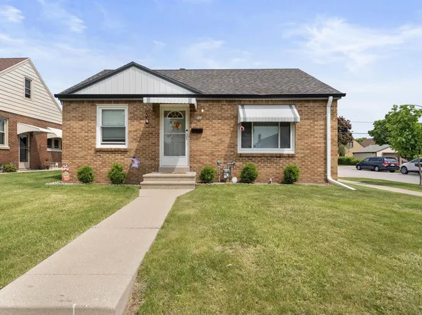 944 West Eden PLACE, Milwaukee, WI 53221