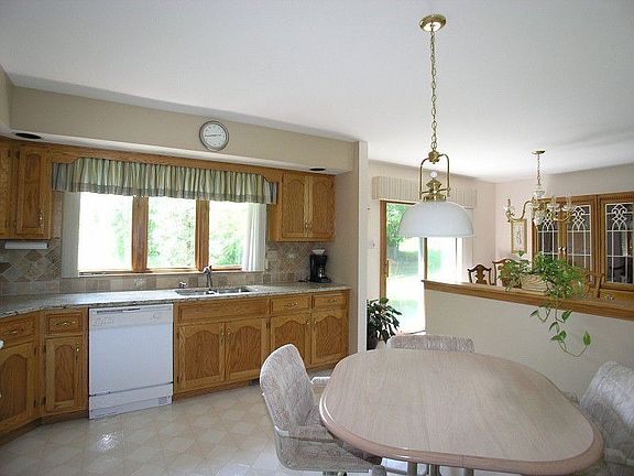 4th image of 16406 Sharon Ct