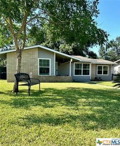 706 E Crockett St, Beeville, TX, 78102