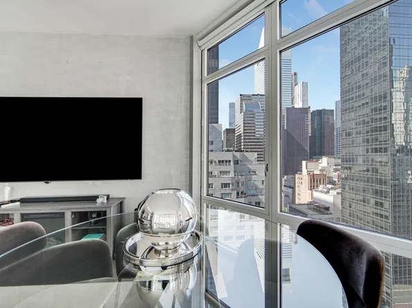 207 East 57th Street 20A image 3 of 17