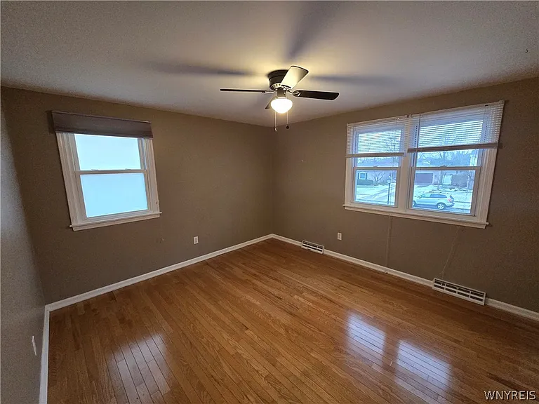 161 Foxpoint Dr W — Photo 23