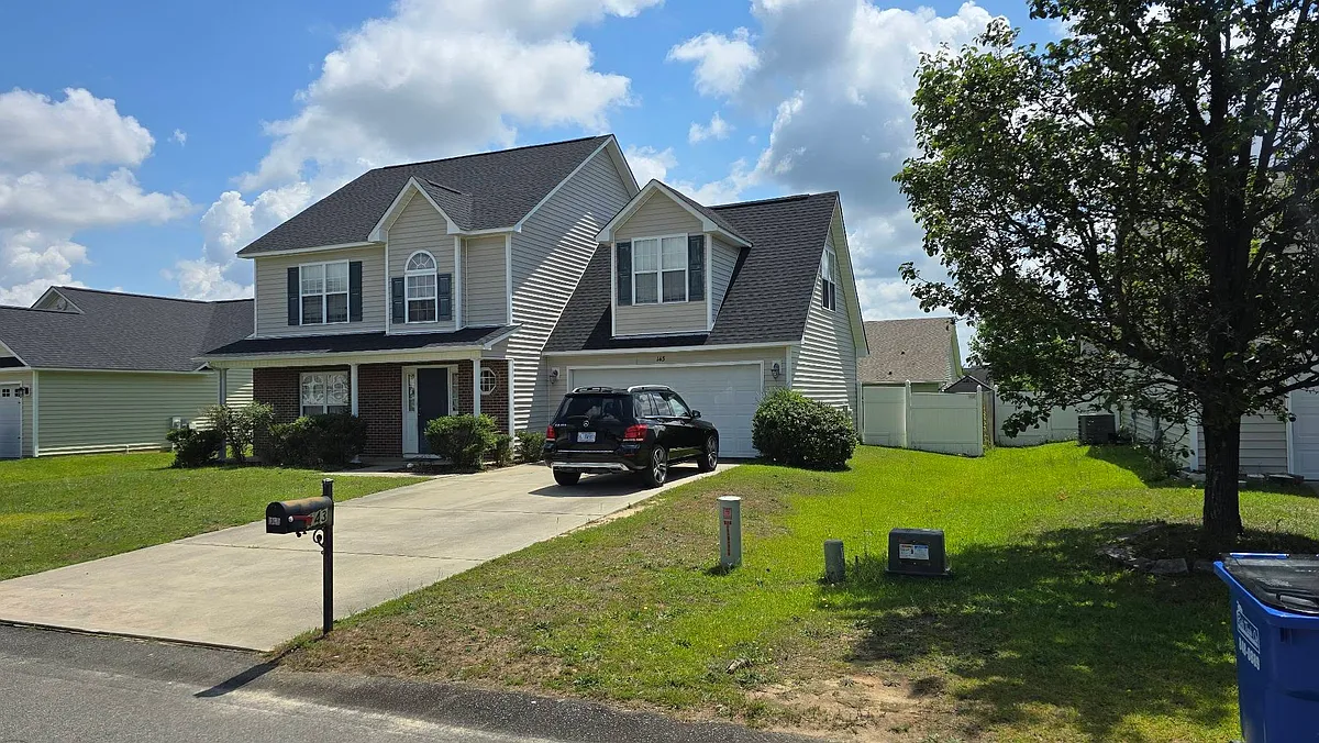 Building Photo - 143 Bennington Dr
