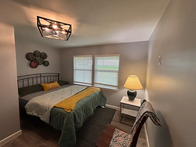 Queen Bed Suite 2