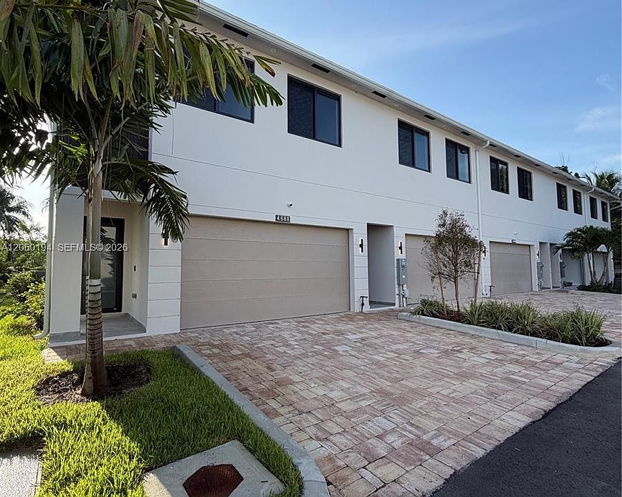 1st image of 4664 SW 32nd Ave #4664