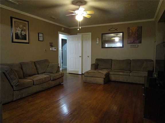 3rd image of 1116 Creekside Dr