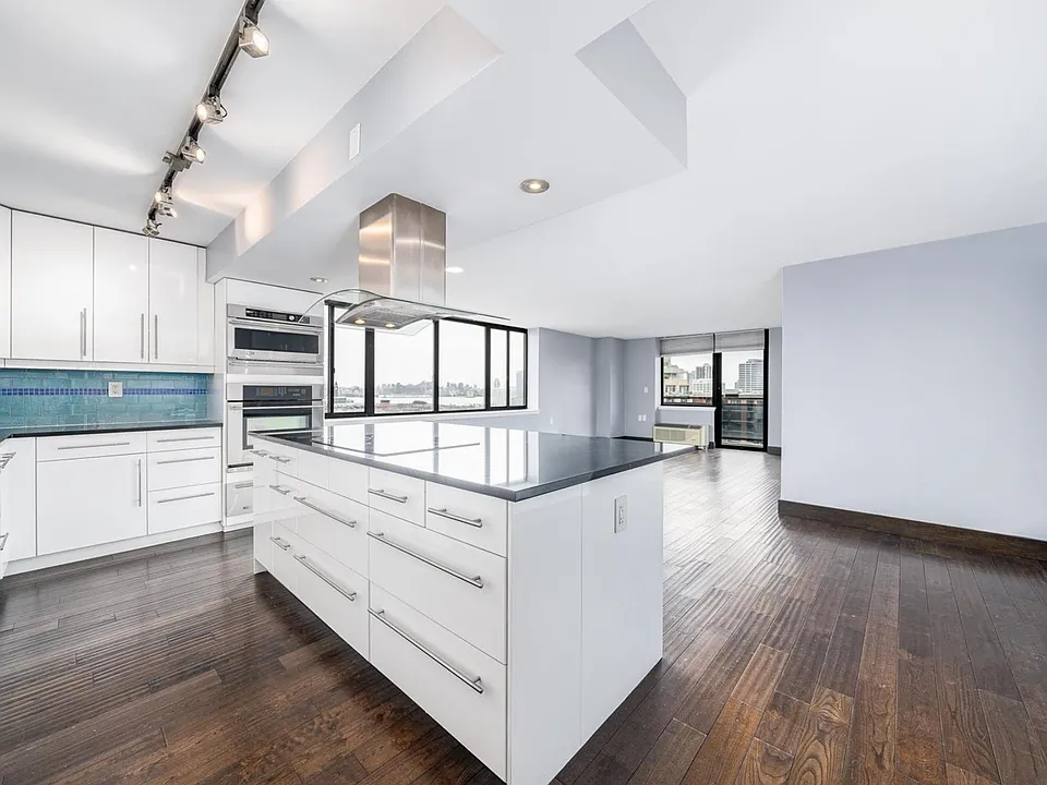 551 Observer Hwy #14D