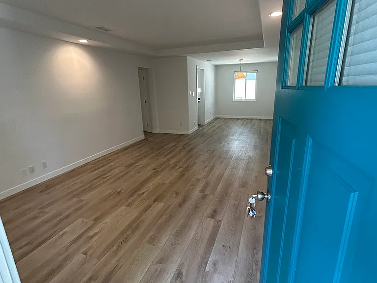 1315 N Poinsettia Pl #7 — Photo 1