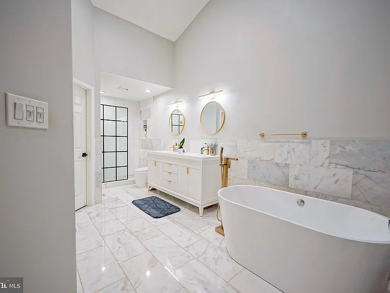 16 Buckingham Pl — Photo 38
