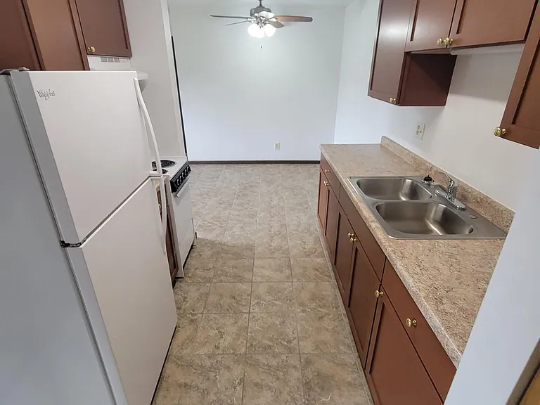 1711 La Crescent St #116 — Photo 6