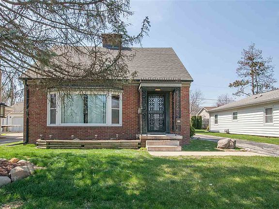 2nd image of 607 N Ashland Ct