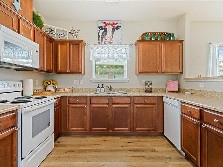 1109 W Nelson Ave — Photo 6