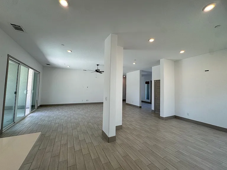 2637 W Andrew Ln — Photo 7