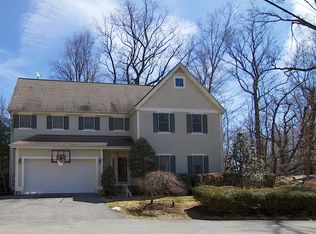 18 Elizabeth Pl, Armonk, NY 10504