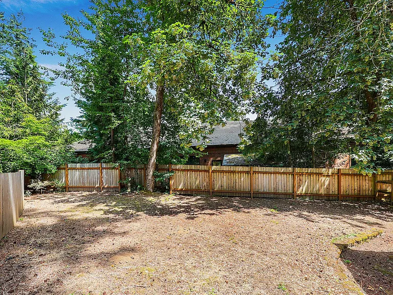 4256 Country Woods Ct — Photo 35