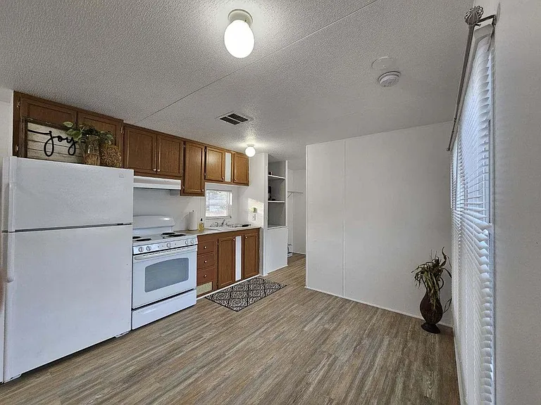 201 Rocky Ave — Photo 6
