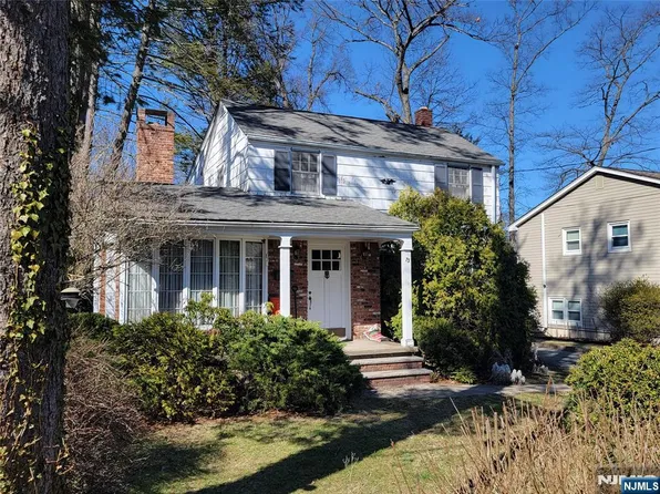 75 Ridgewald Ave, Waldwick, NJ 07463