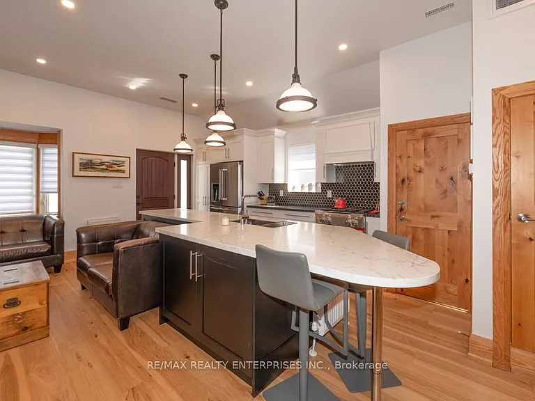837 Kingston Rd #UPPER — Photo 7