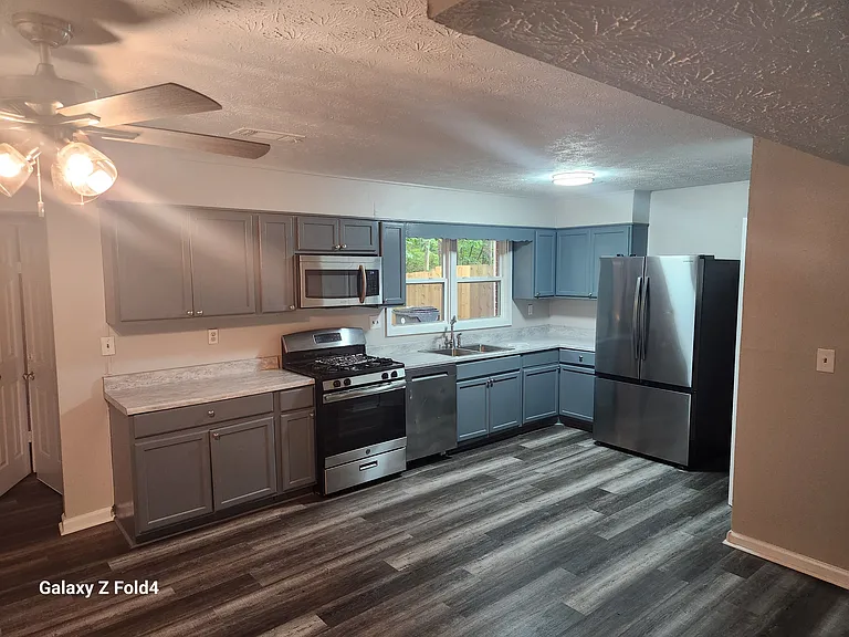 2595 Golfview Ter SE #MAIN — Photo 2