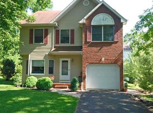 220 4th St, Green Brook, NJ 08812