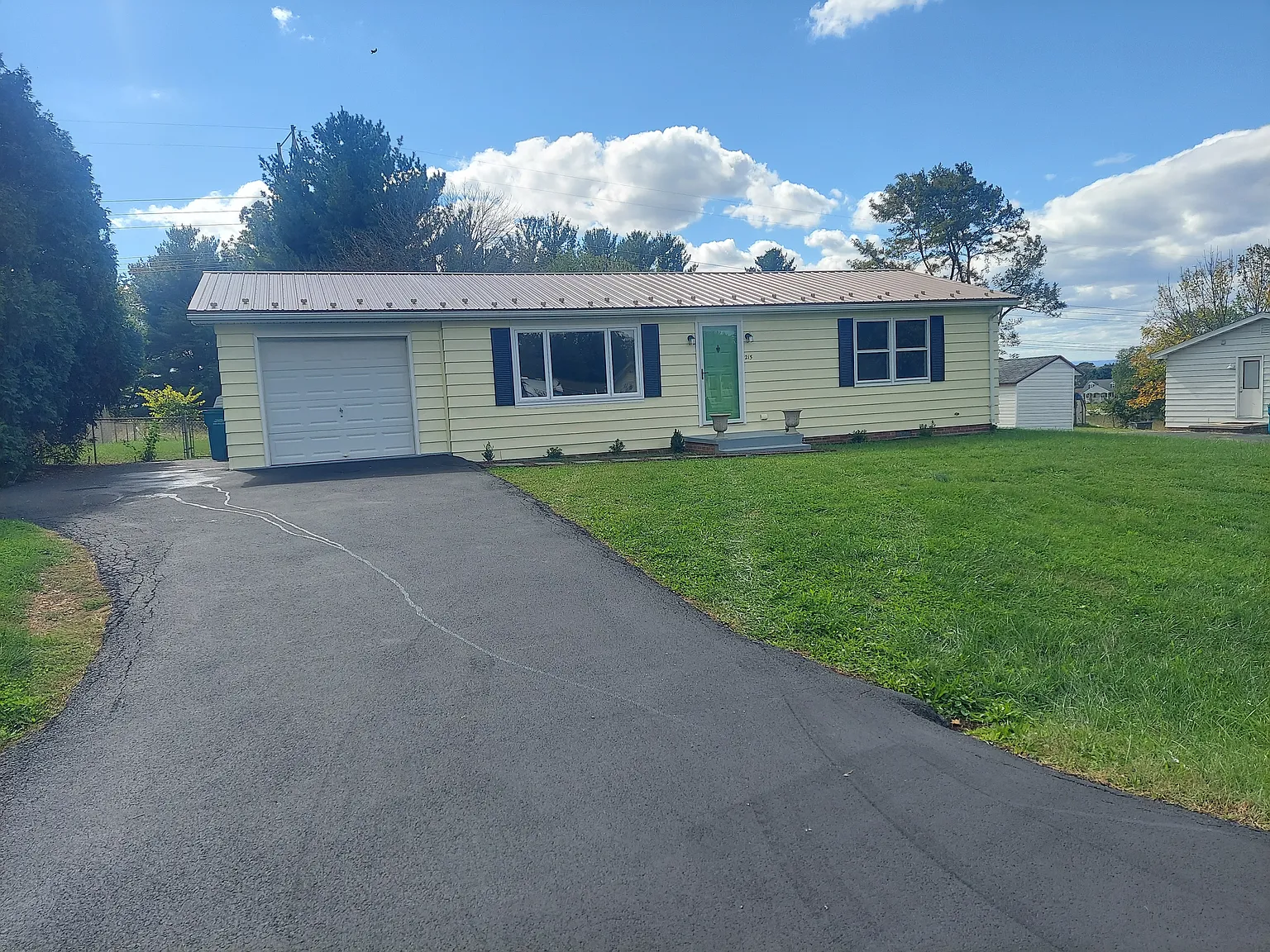 215 Southgate Dr — Photo 1