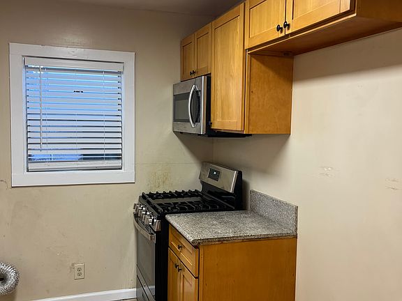2nd image of 1148 1/2 E Arcadia Ct