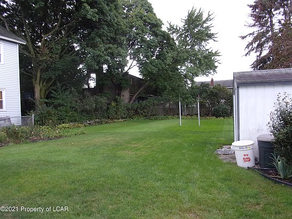 5th image of 239 Matson Ave
