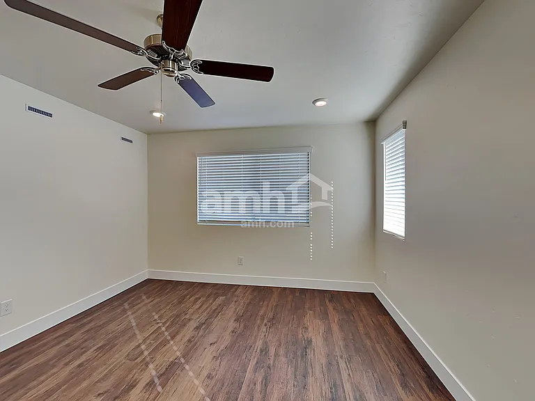 1034 Jillian Ave — Photo 12