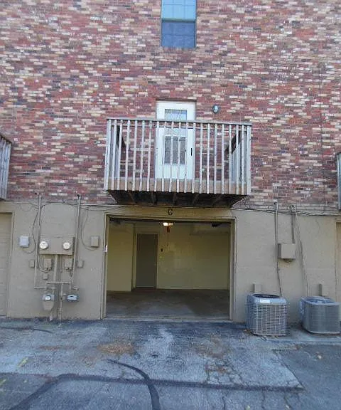 609 NE English Manor Dr #B — Photo 10