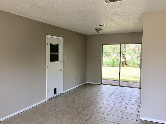 2nd image of 2500 Calle De Feliz St