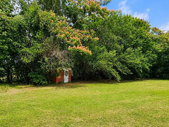 2nd image of 124 Whistling Swan Rd