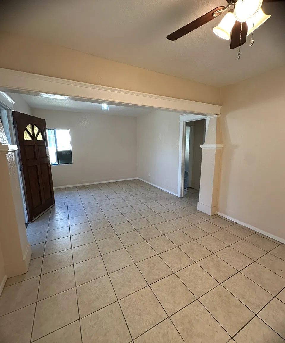 2 bed, 1036 sqft, $2,500 — Photo 4