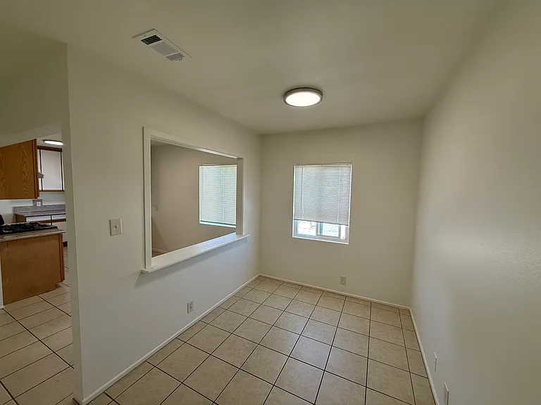 638 Dewey Ave #B — Photo 2