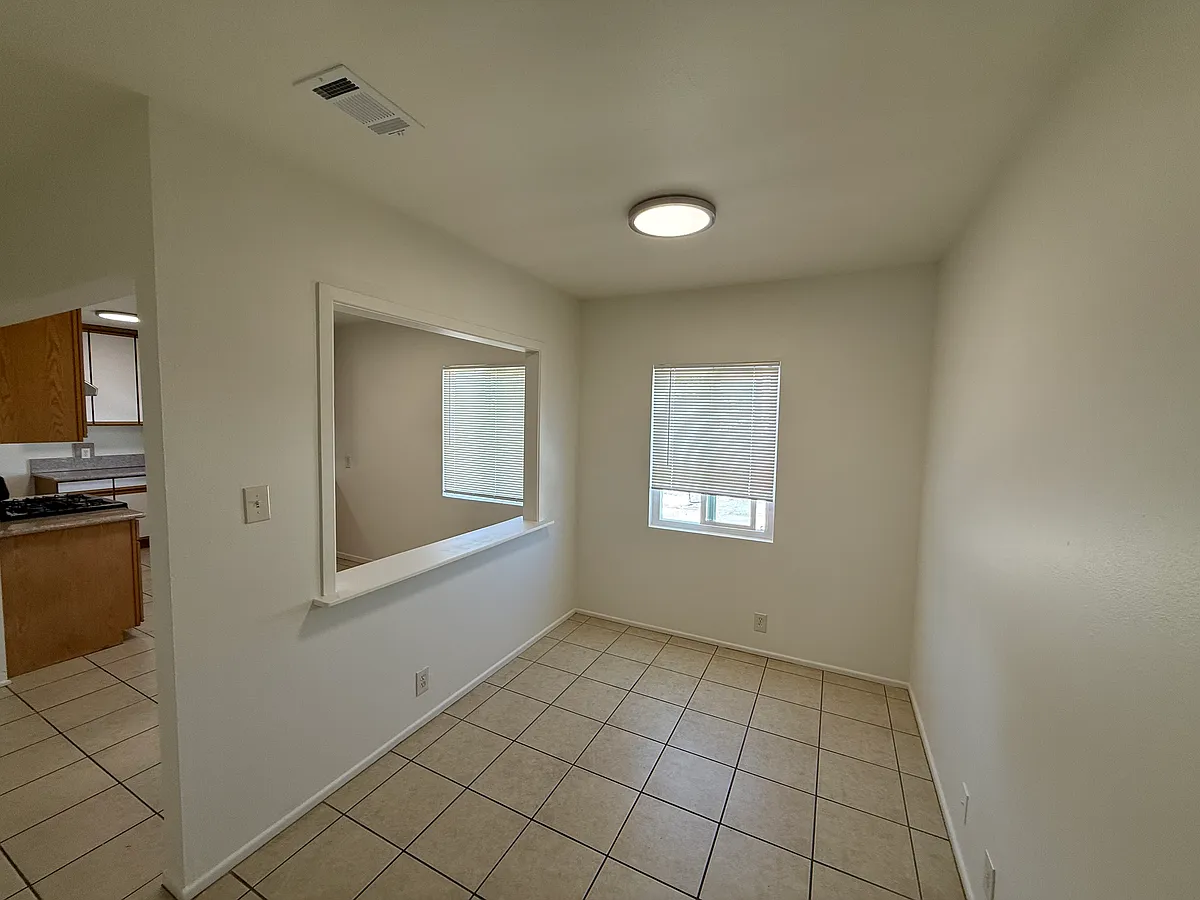 Building Photo - 638 Dewey Ave #B