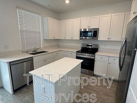 4th image of 867 Lake Park Ave