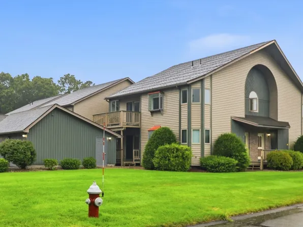 40 Pine Grove Dr Unit 40, South Hadley, MA 01075