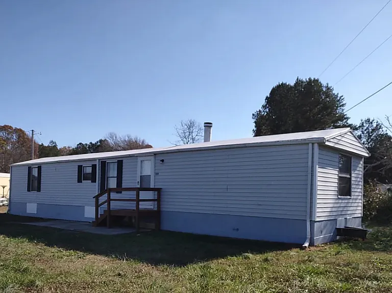 1717 Roscoe Howey Rd — Photo 1