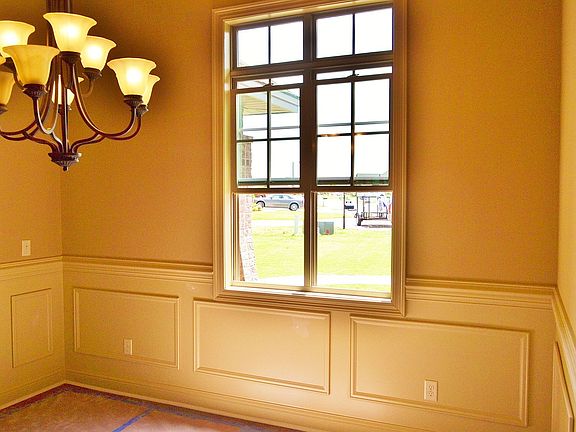 Beautiful Trim in Dining