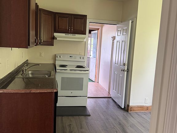 3rd image of 347 Bridge St #1