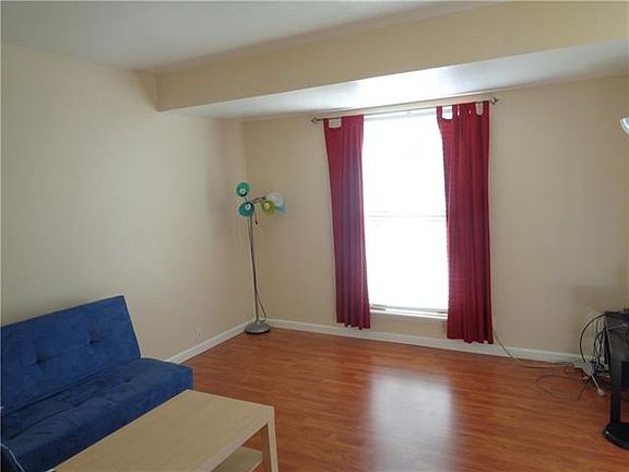 3rd image of 1301 Glenn Dr