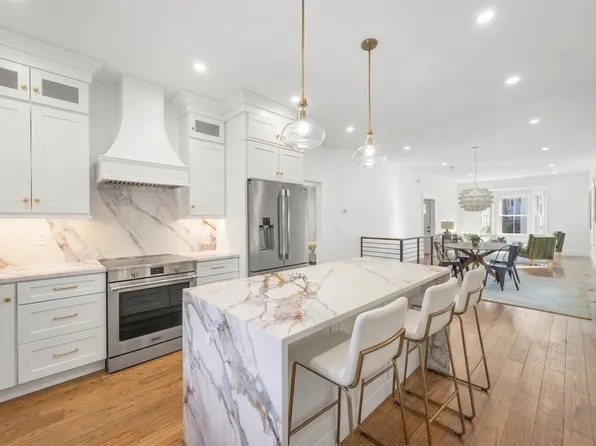 31 Houghton St #A, Somerville, MA 02143