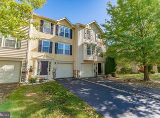 32 N Savanna Dr, Pottstown, PA 19465